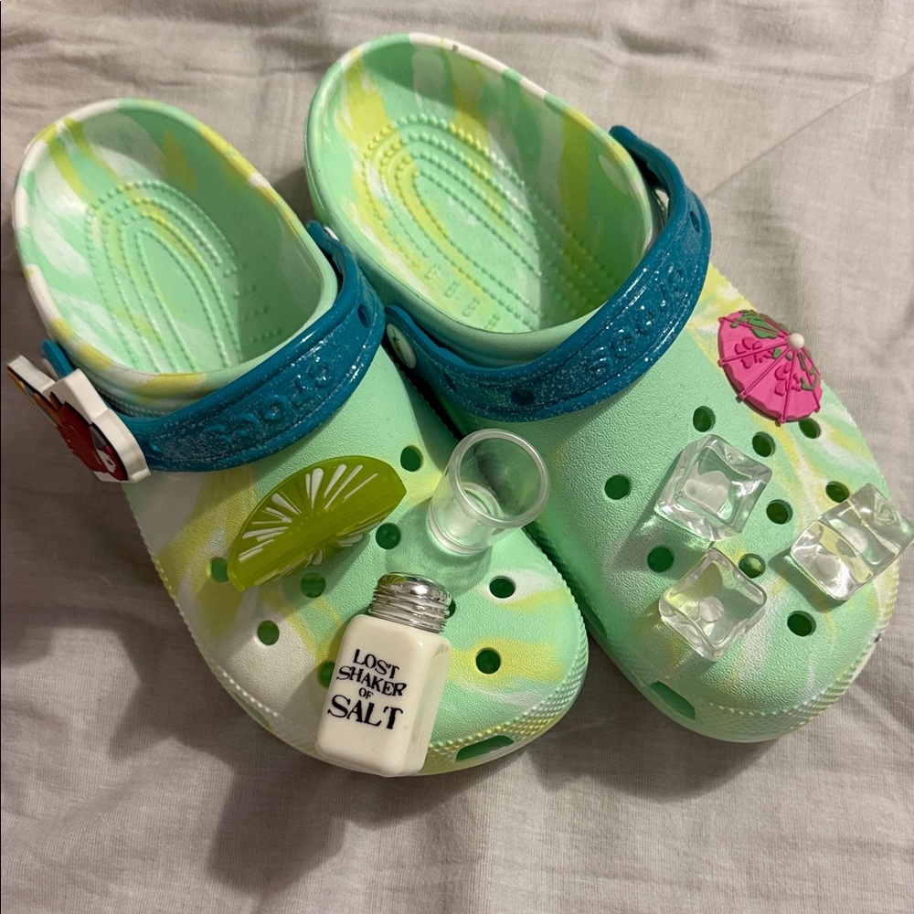 CROCS Margaritaville NWOT with original accessories